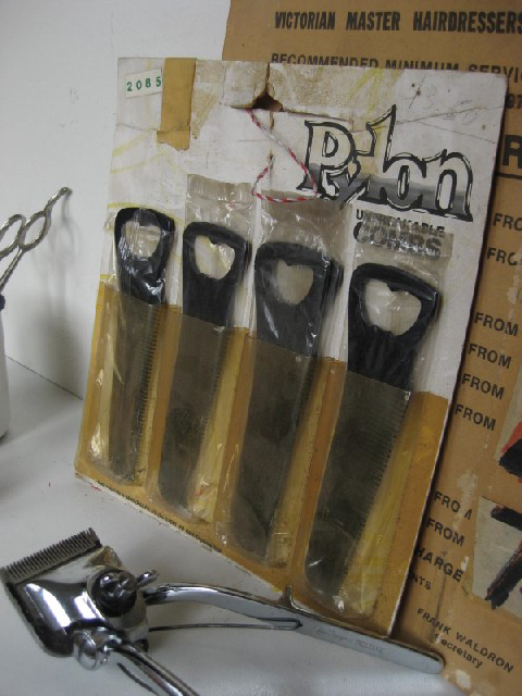 PACKAGING, Hair Comb - Pylon Packet Display